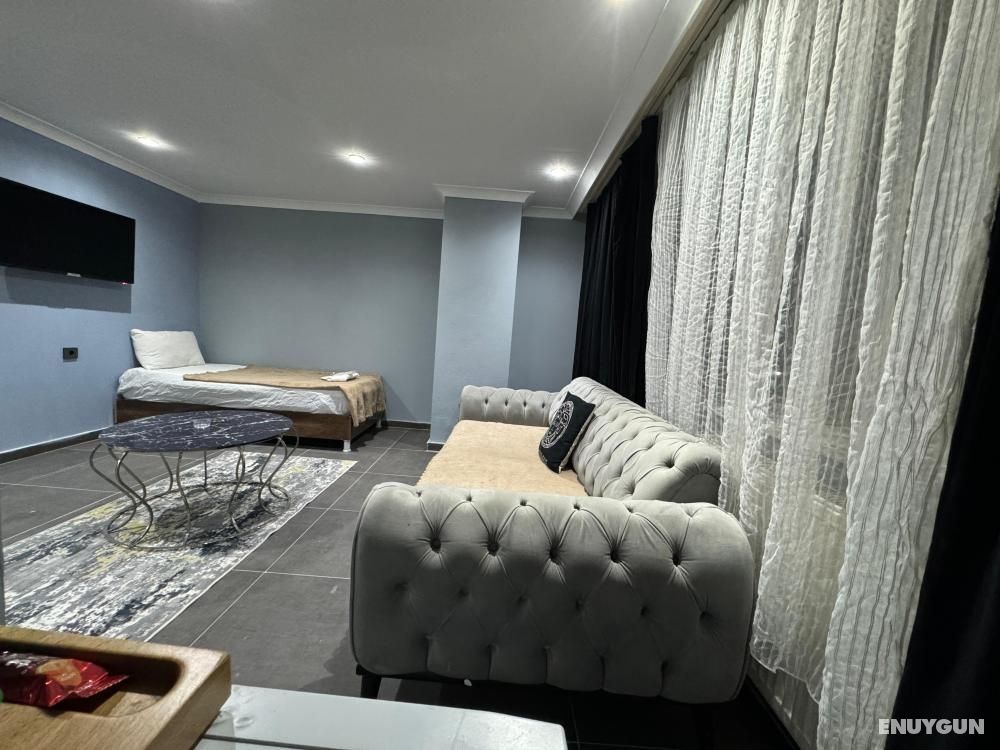 2+1 Deluxe Suite with Street View and Kitchen