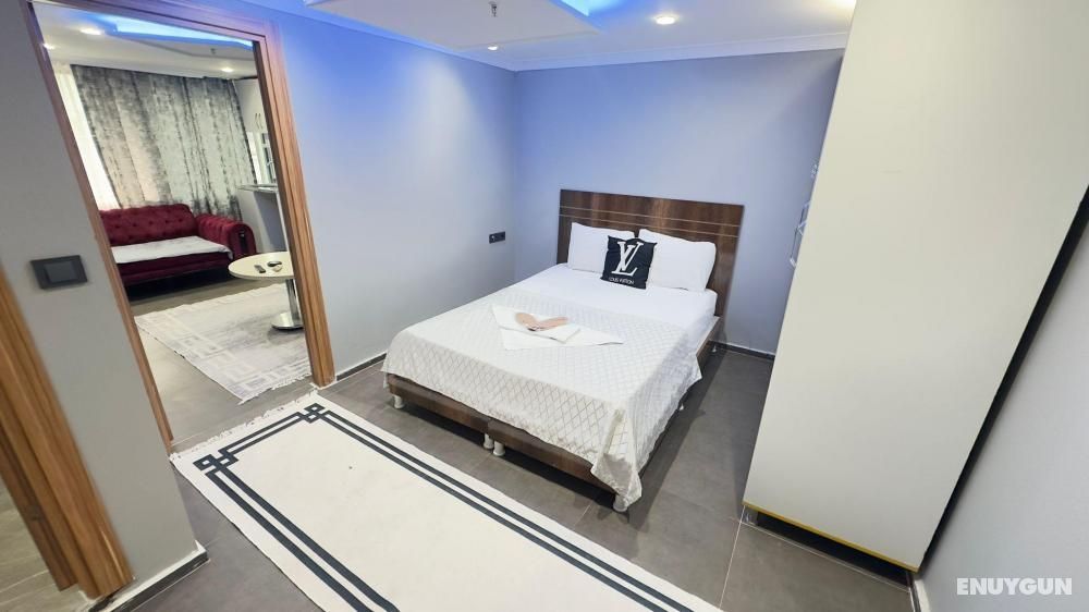 Suite Room with Kitchen Street View with Kitchen