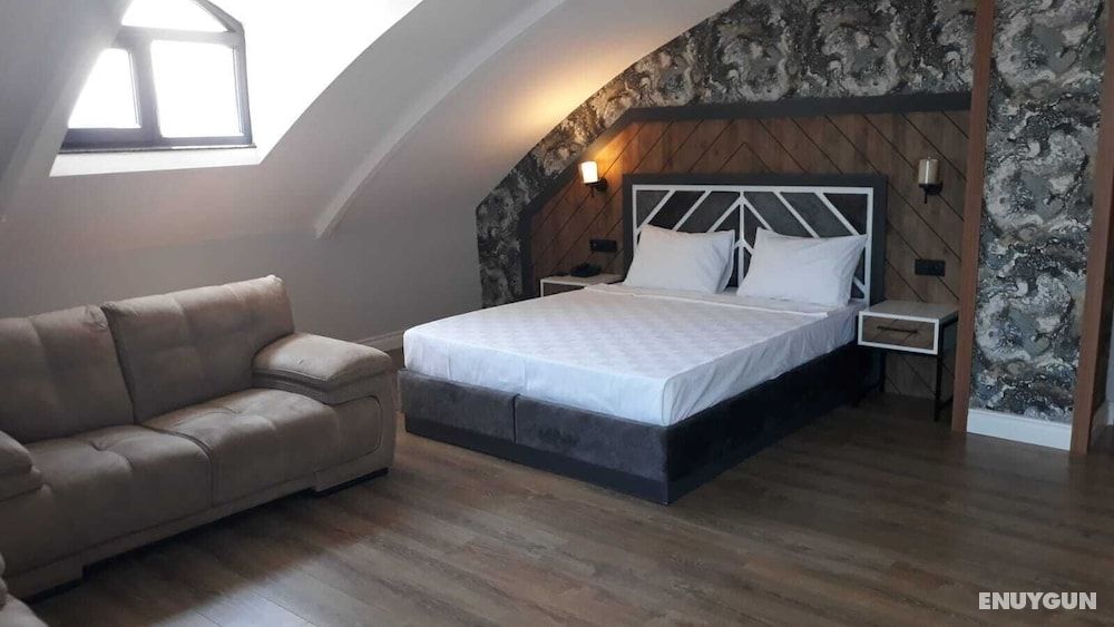 Deluxe Studio Suite
