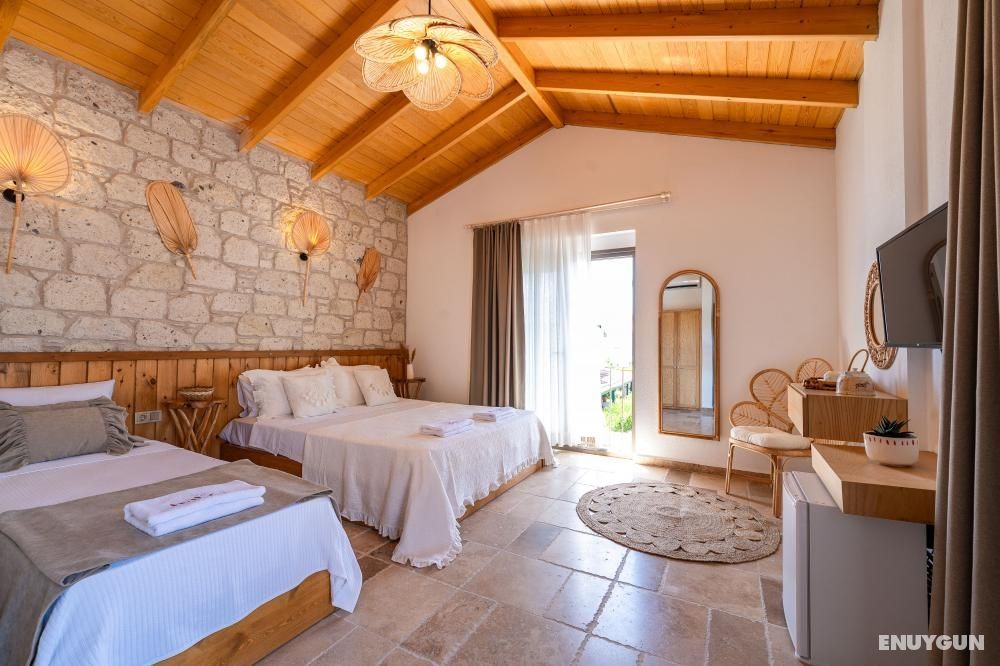 Deluxe Triple Room with Garden View and Balcony