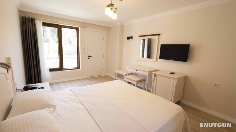 Suite, Pool or Garden View