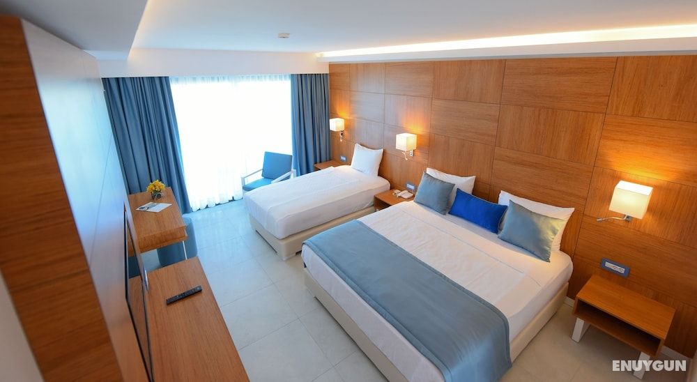 Grand Room, Garden View