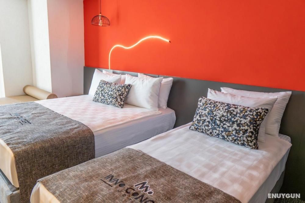 Large Standard Room with Garden or Street View, 1 Large Bed and 1 Single Bed