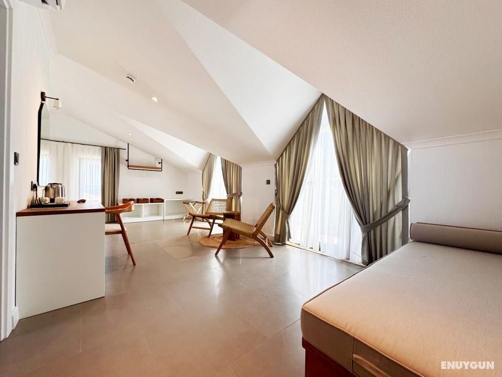 Suite Room - 3 Persons, City View, Balcony