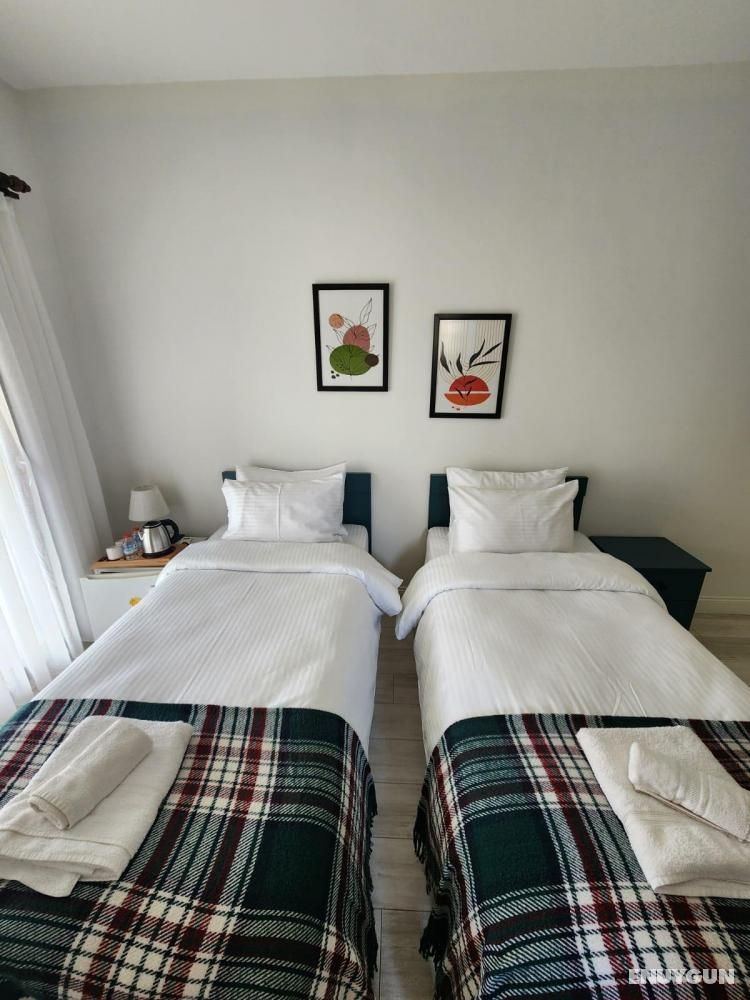 Twin, Partial Sea View