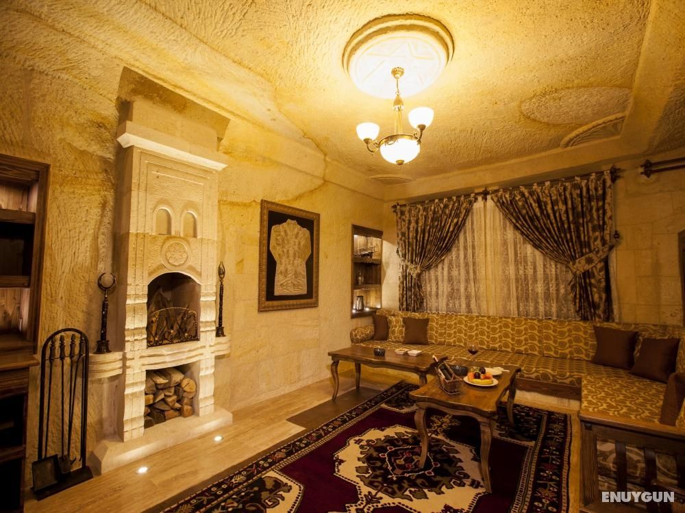 Royal Cave Suite