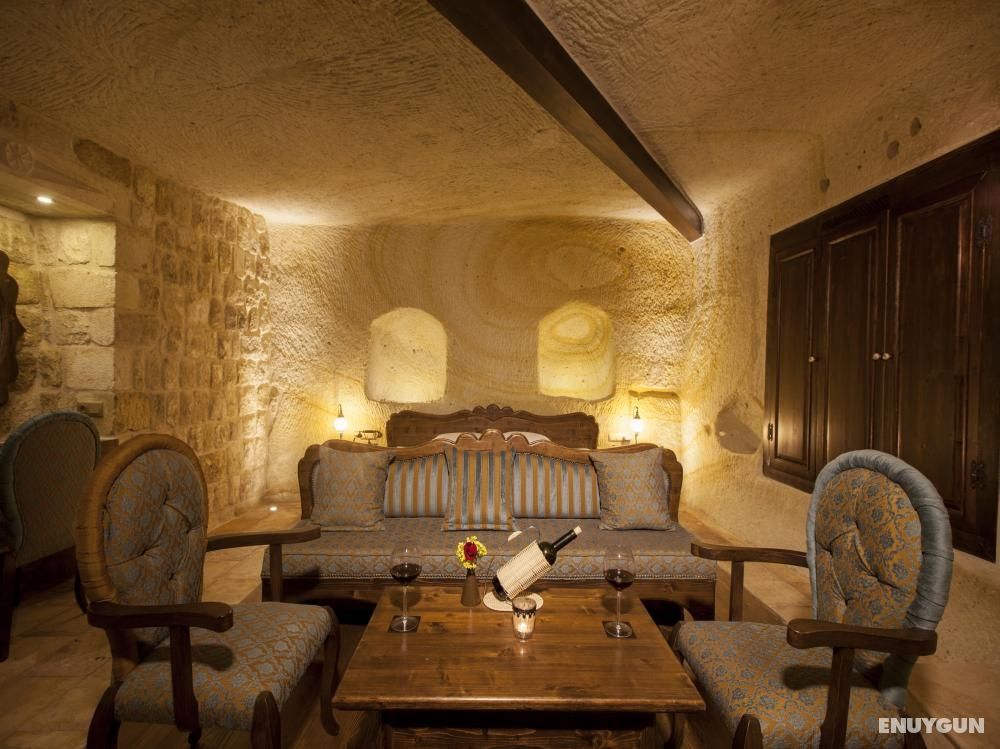 Majestic Cave & Pool Suites