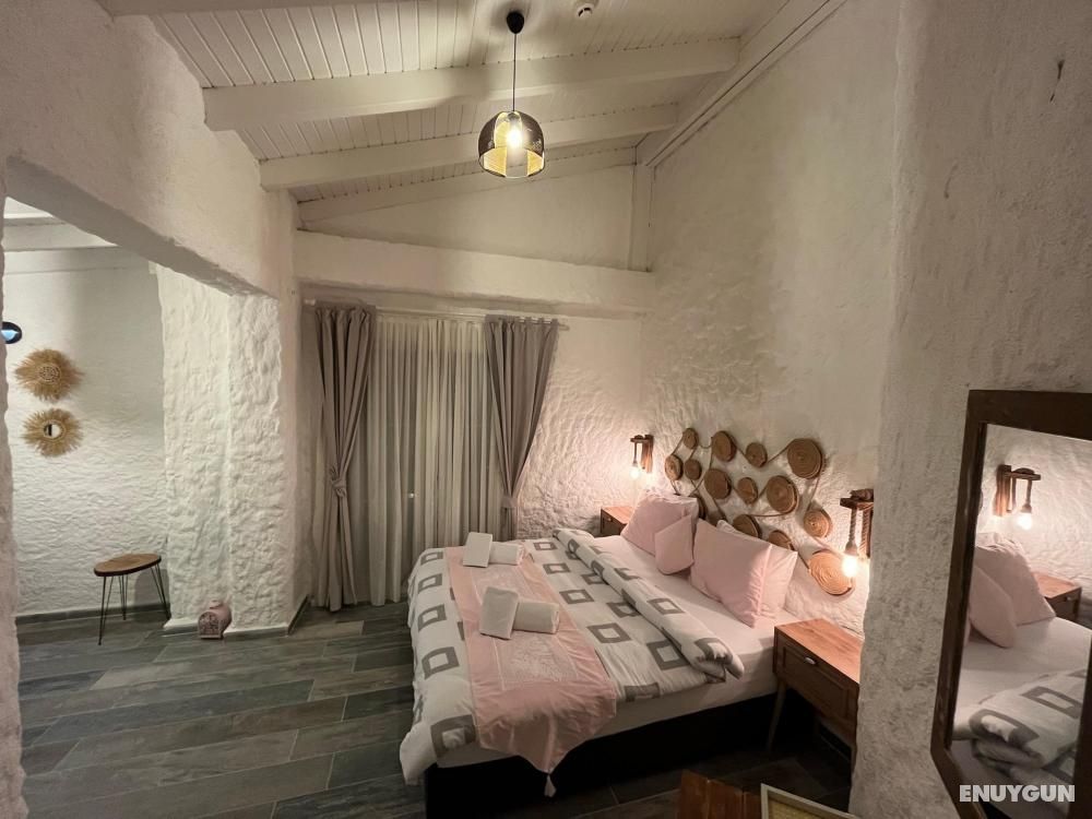 Deluxe Room, Pool and Garden View, 2nd Floor