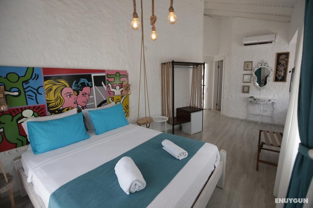 Bay Window Deluxe Room, City View