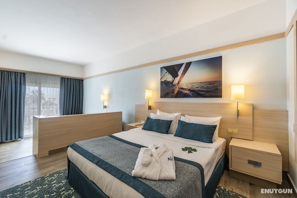 Superior Room, Pool View