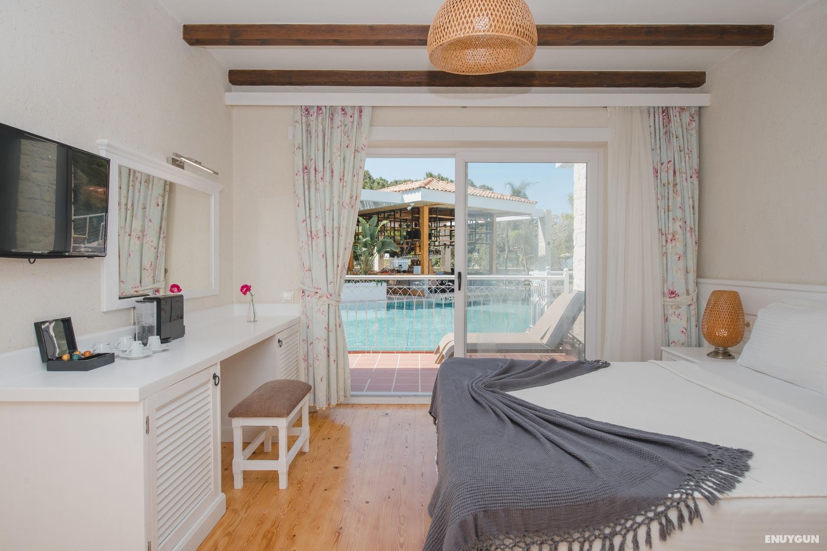 Swim Up Superior Room, Pool View