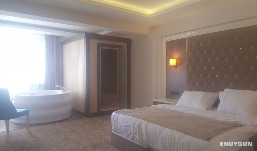 Deluxe Room with Jacuzzi and Sauna