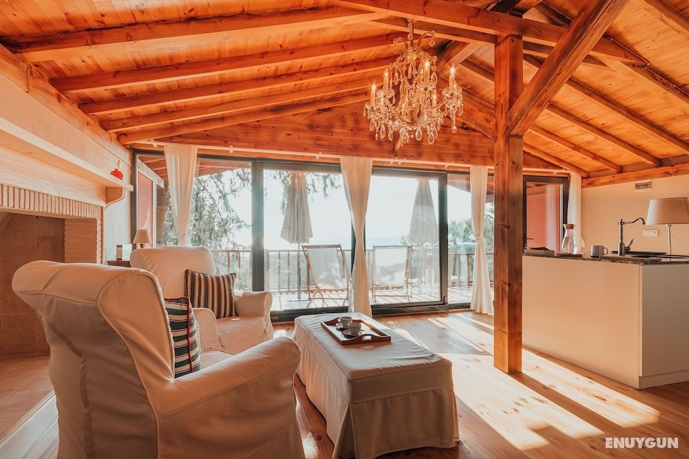 Penthouse, Fireplace, Lake View