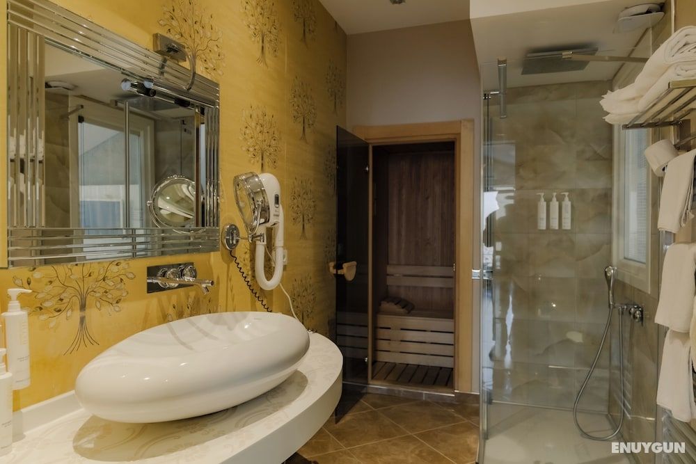 Presidential Suite, 1 King Bed, Hot Tub, Lake View