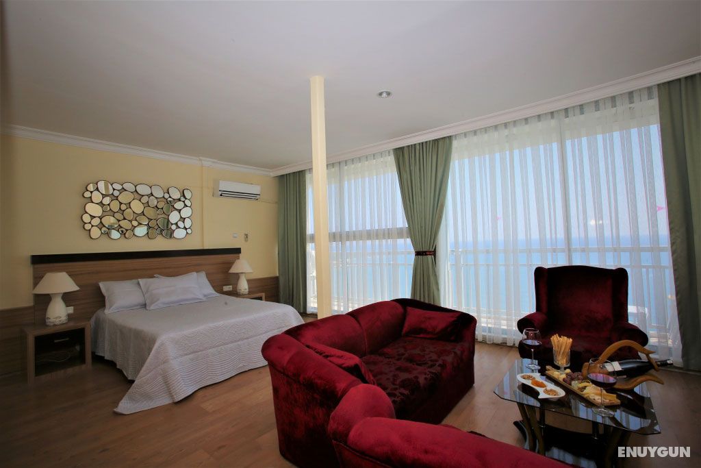 Single, Sea View, Balcony