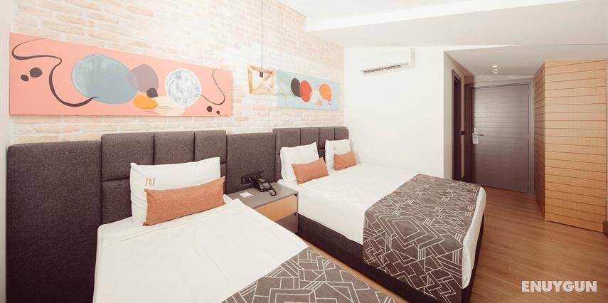 Triple Room, Land and Pool View, Balcony