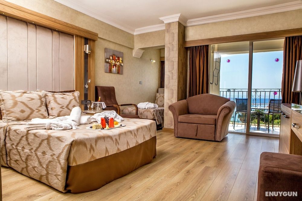 Standard Double or Twin Room with Sea View