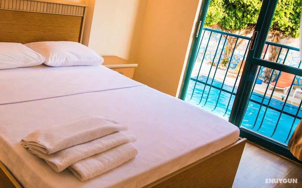 Standard Double or Twin Room, Pool View, Poolside