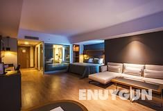 Corner Suite Sea View