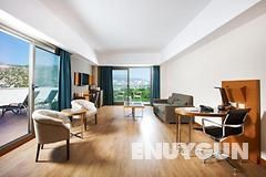 Corner Suite Side Sea View