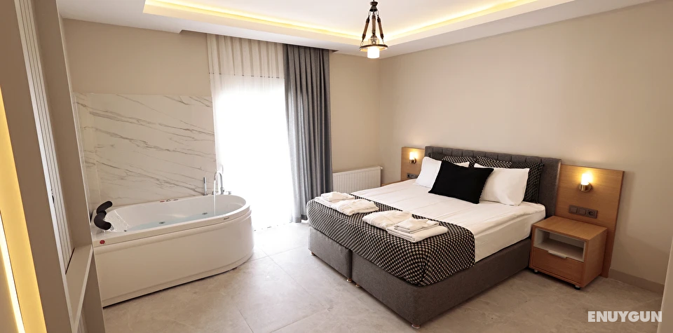 Jacuzzi Suite City View Room