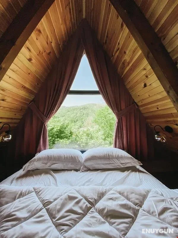 Loca Rose Bungalow Room