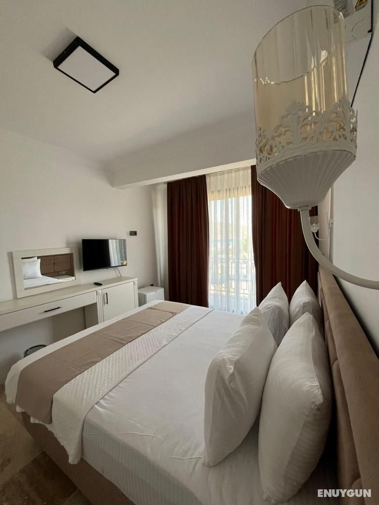 Standard Room, Garden or Street View, 1st Floor