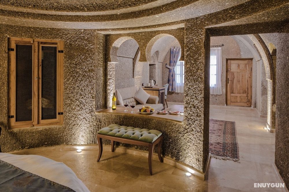 Honeymoon Suite, City View