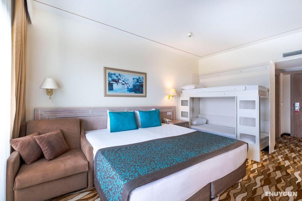 Standard Room with Bunk Bed and Bunk Bed with Land View