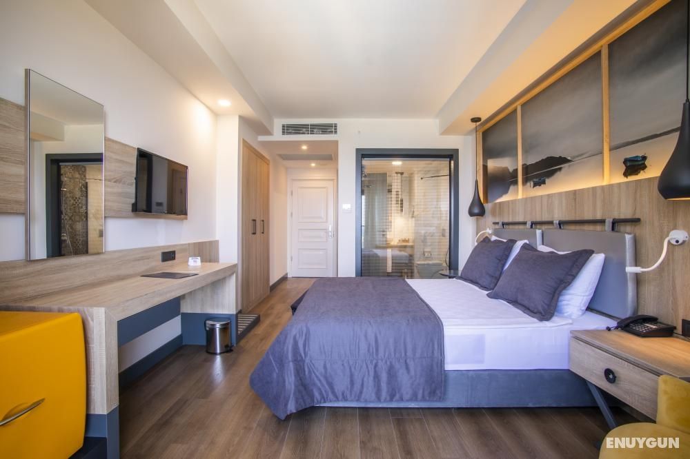 Deluxe Room, Sea and Mountain View, French Balcony