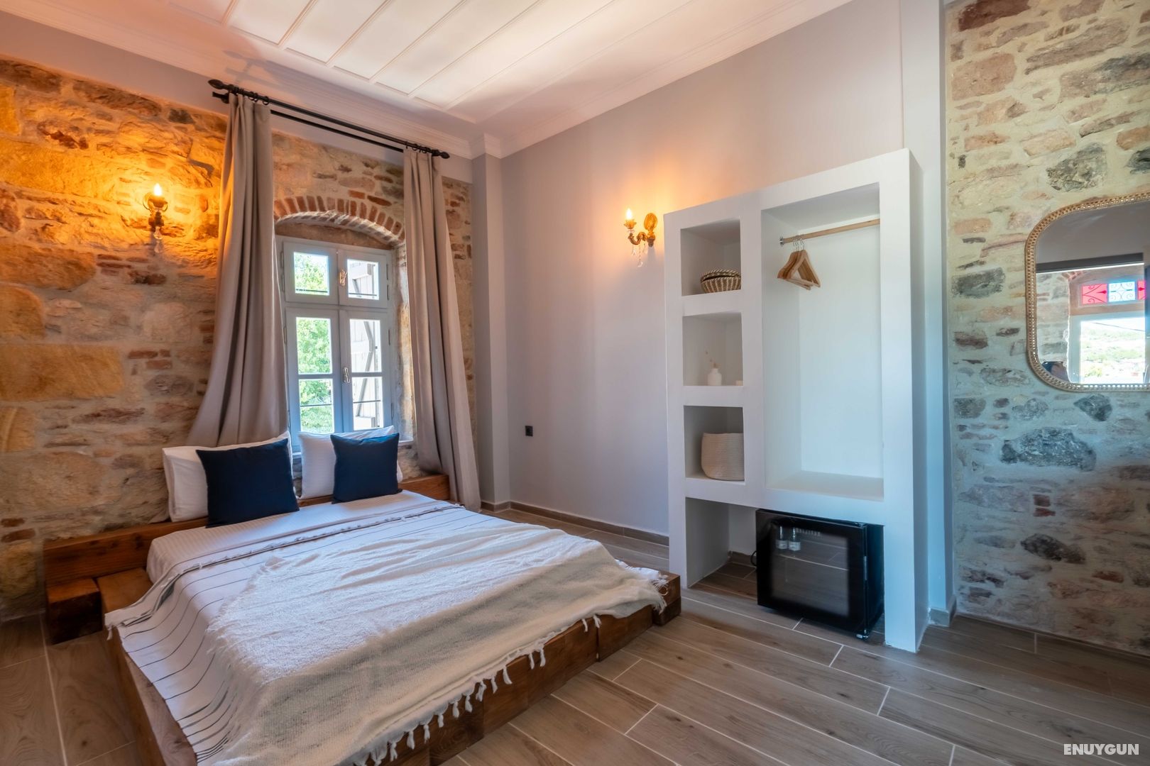 Deluxe Room, Street View
