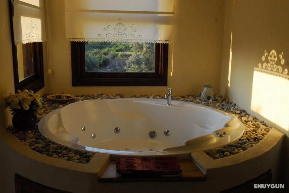 Deluxe Room with Jacuzzi, Sea View