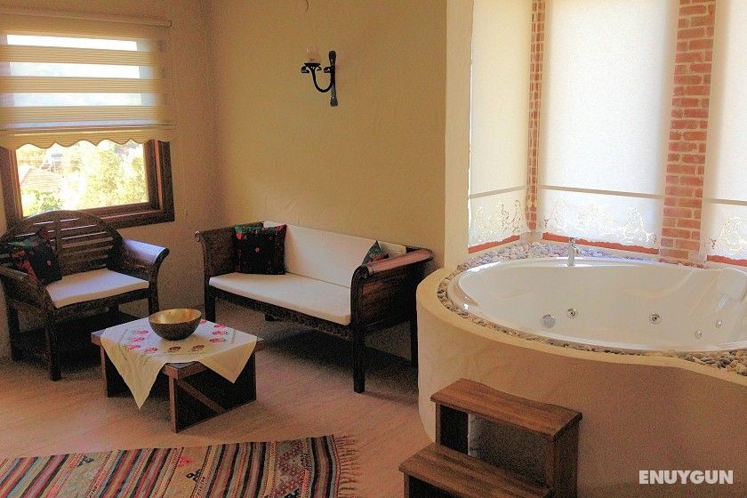 Deluxe Room with Jacuzzi and Fireplace, Sea View