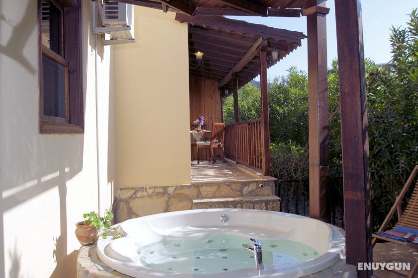 Suite Room with Jacuzzi, Sea View