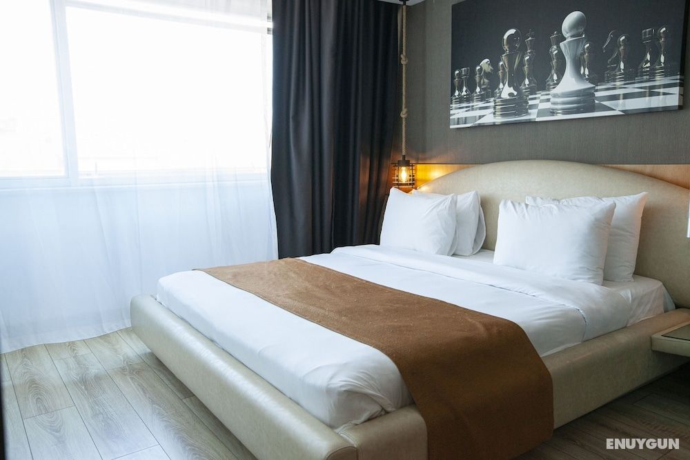 Deluxe Suite, 1 Queen Bed and Sofa Bed, City View
