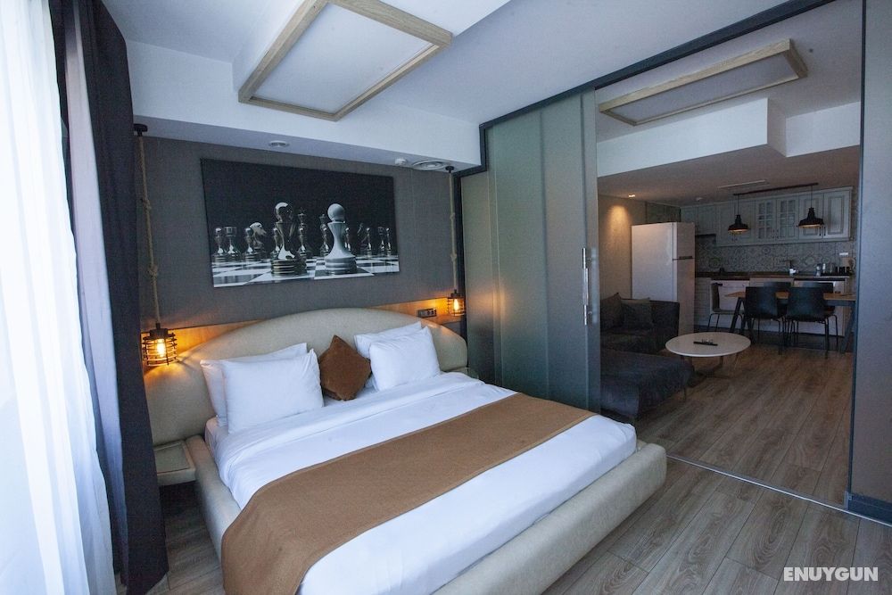 Junior Suite, 1 Queen 2 Single Beds