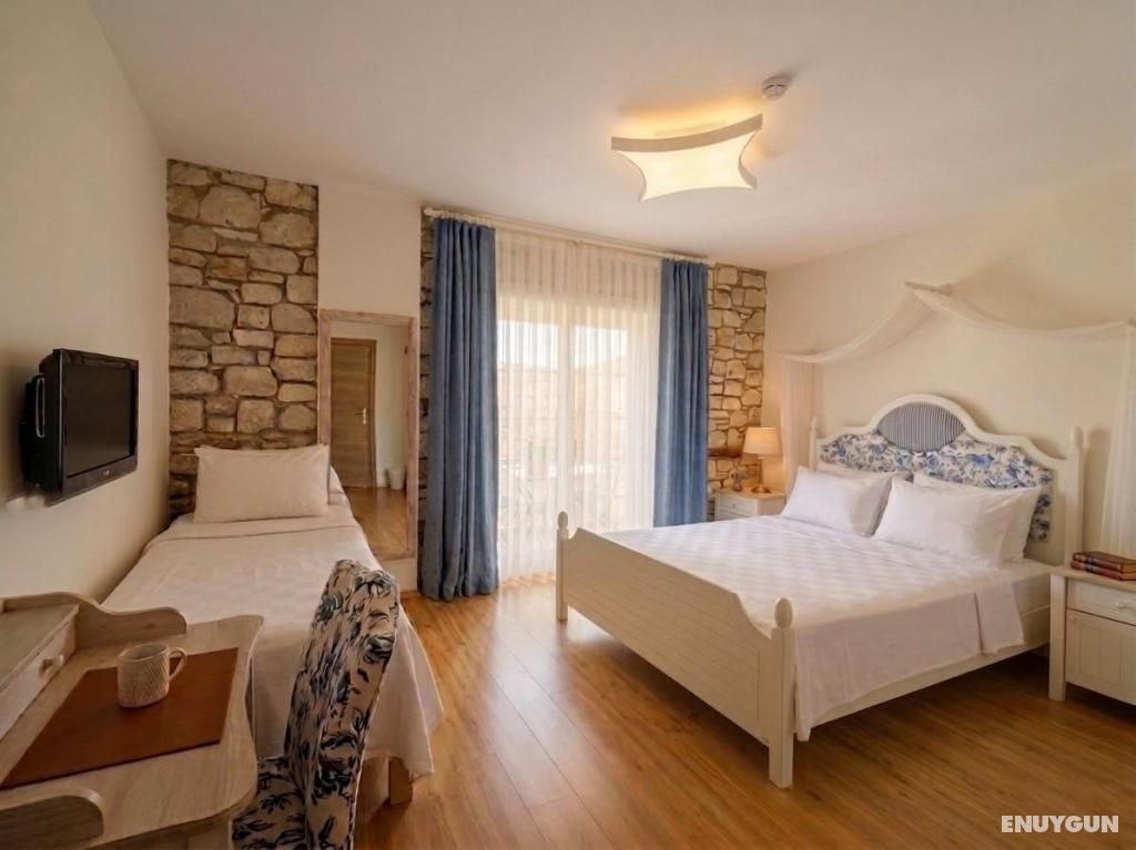 Standard Triple Room, Street View, Ground Floor