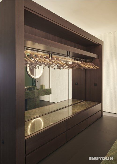 Suite Land Side