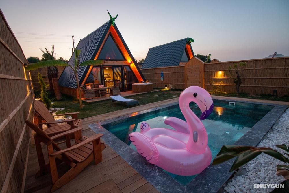 Premium Bungalow, Pool and Garden View, Private Heated Pool