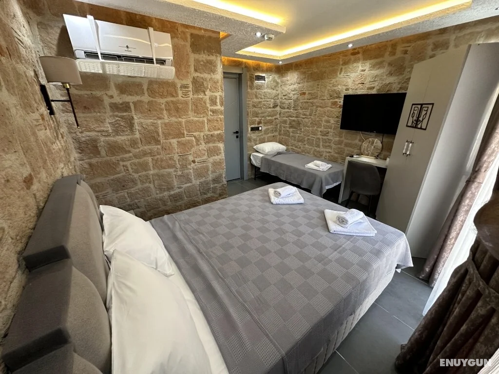 Triple Stone Room
