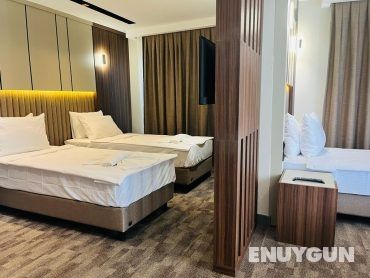 Suite Family Room