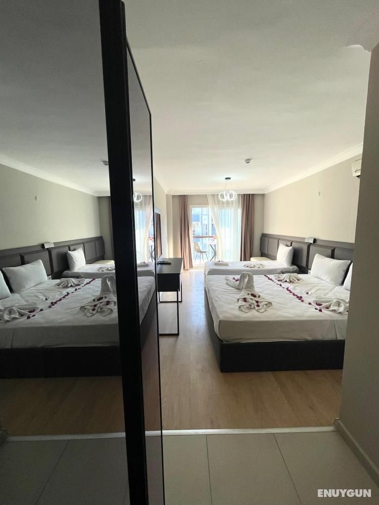 Deluxe Room, Pool Side, with Balcony