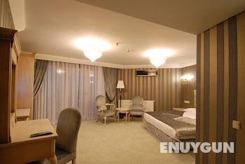 Deluxe Suite, City View