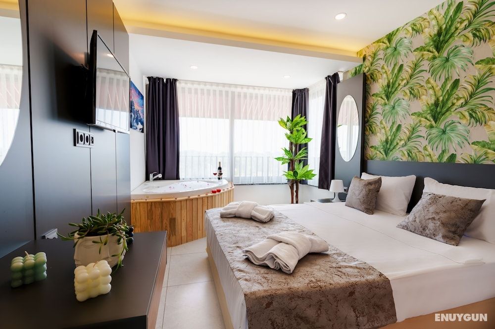 Queen Suite with Jacuzzi