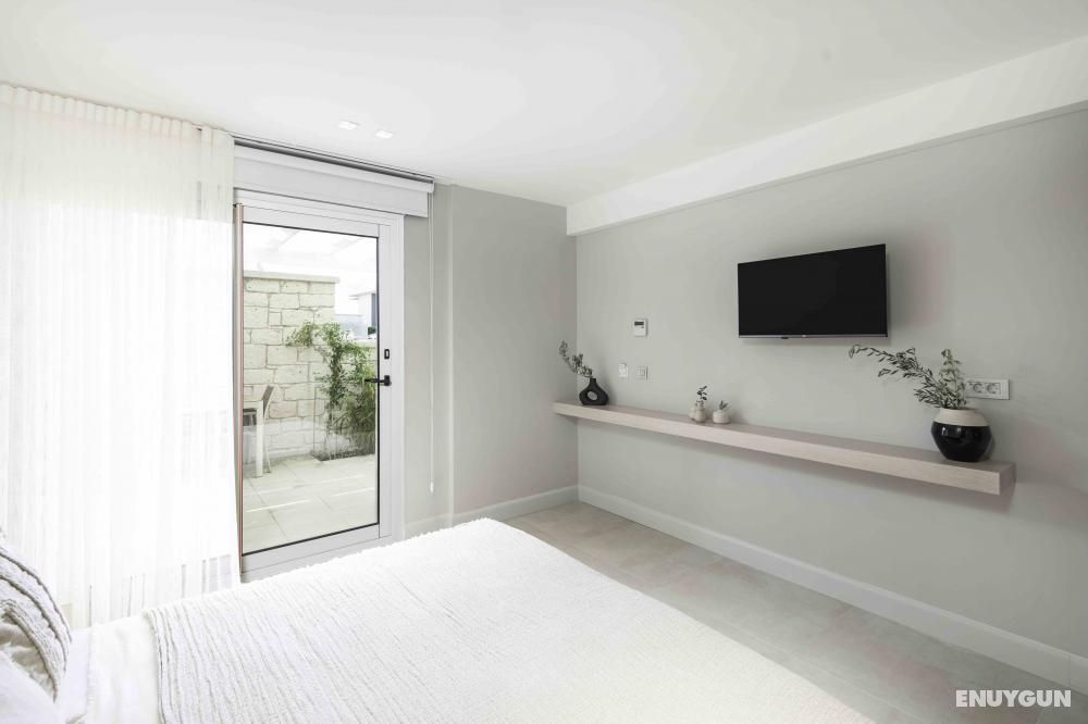 Deluxe Room with Terrace, Pool View, Terrace