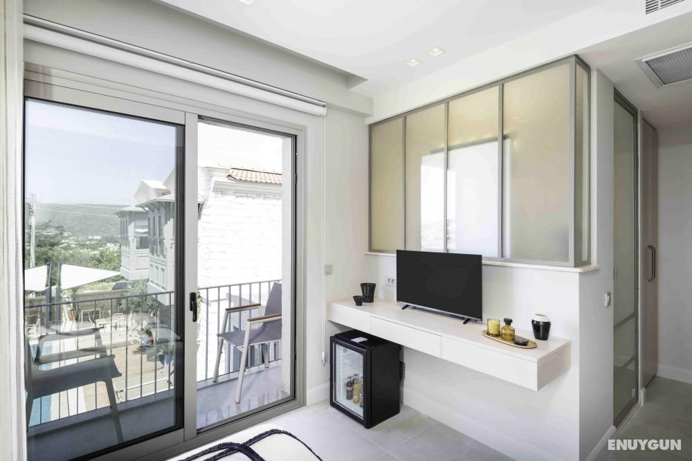 Deluxe Room with Balcony, Pool View, Balcony