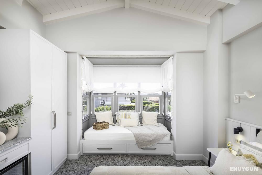 Bay Window Deluxe Room, Pool View, 2nd Floor