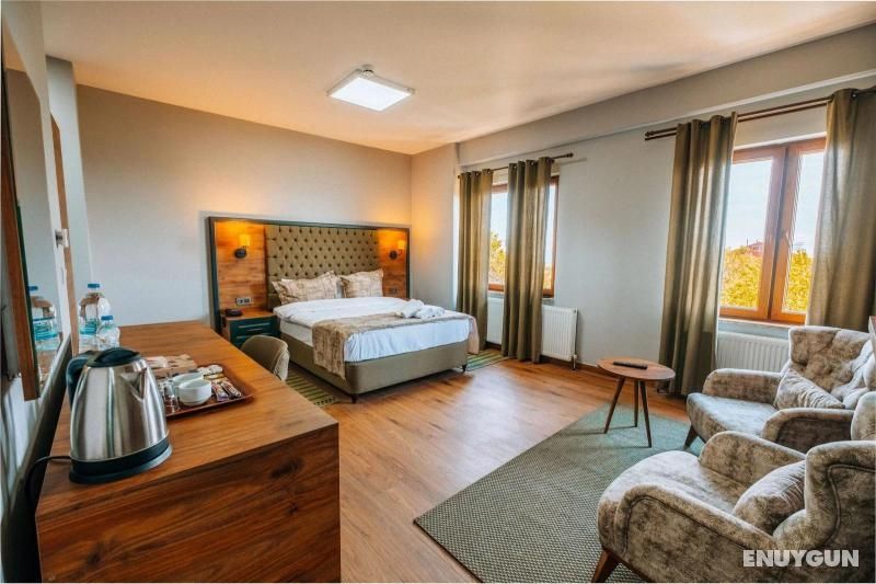 Luxury Suite Room with Sauna, Jacuzzi and Large Bed Options
