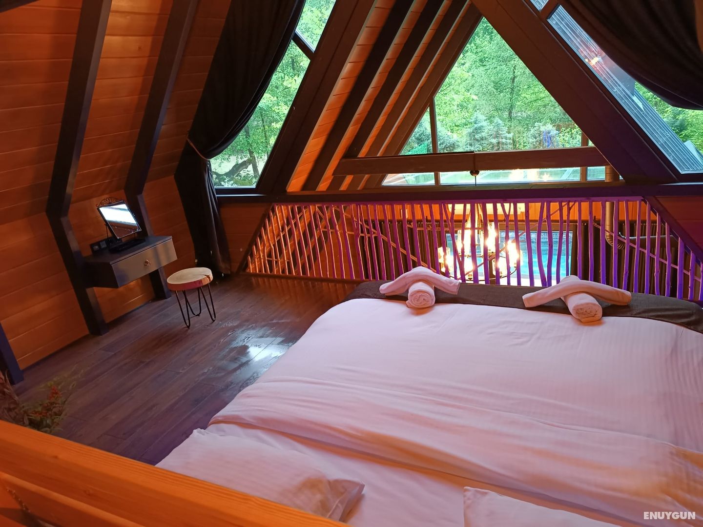 Bungalow with Stream and Forest View, Jacuzzi and Private Garden