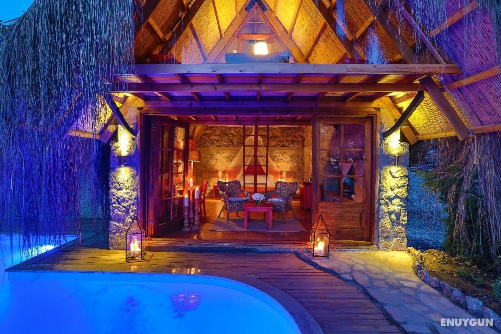 Honeymoon Room with Private Pool, Sea View